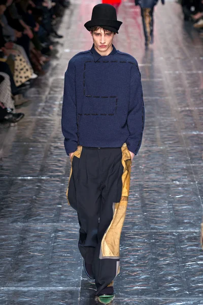 Look 18